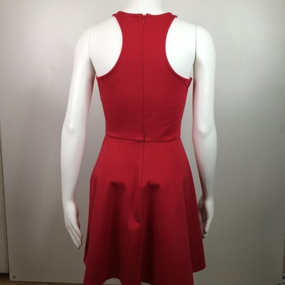 Olsenboye Simple Red Dress - Picture 4 of 8